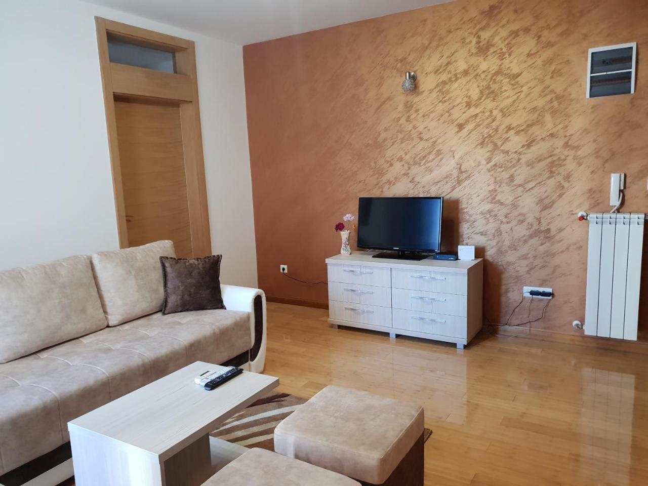 Apartman Kej Free Parking Кралево Екстер'єр фото