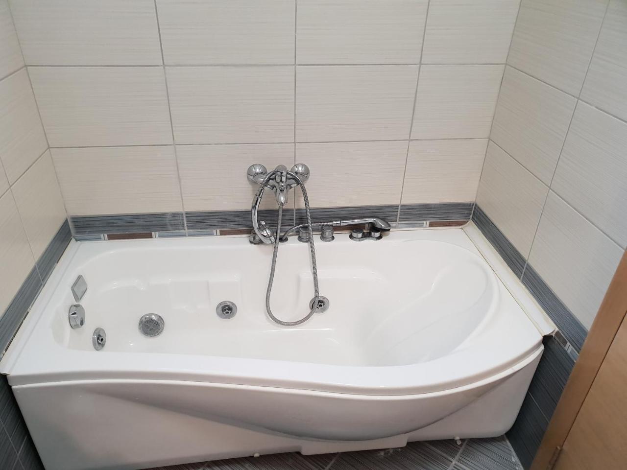 Apartman Kej Free Parking Кралево Екстер'єр фото