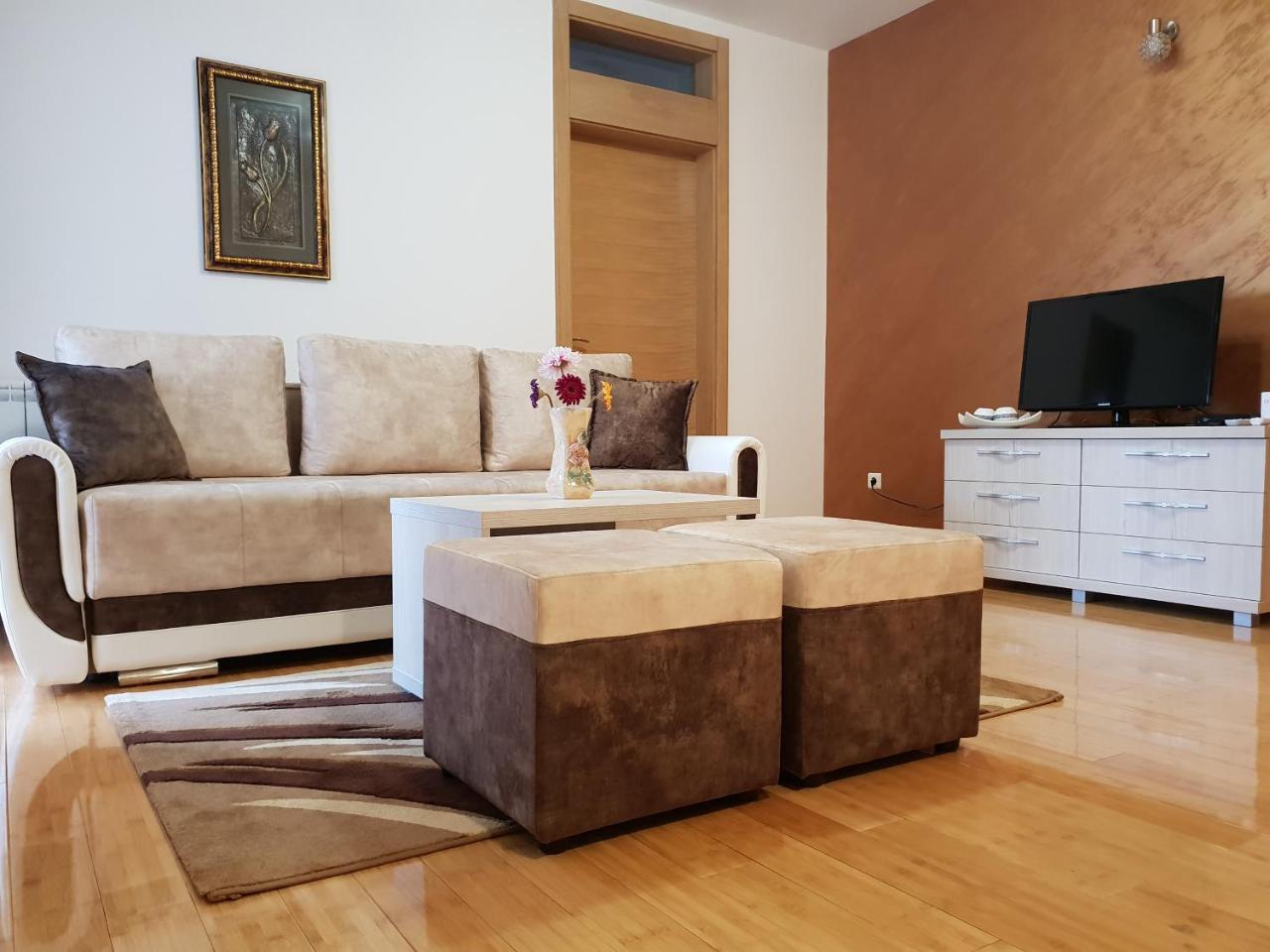 Apartman Kej Free Parking Кралево Екстер'єр фото
